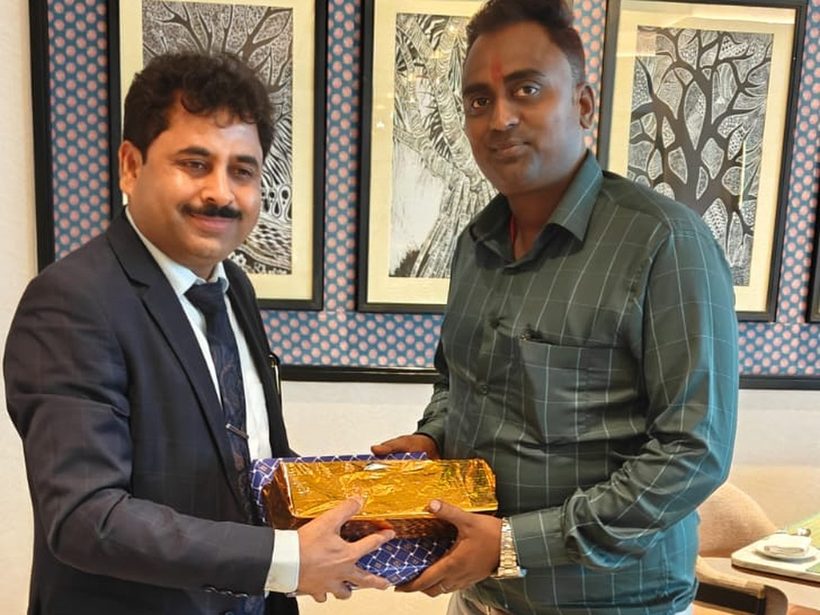 Director Saket Kumar exchanging a memento at a partner institute meeting