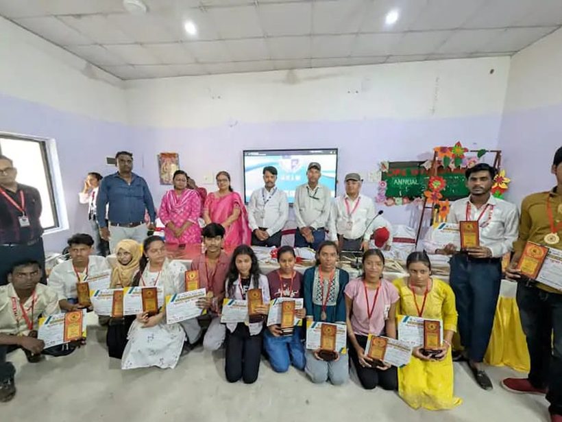 Students holding their momentos and certificates at the Pratibha Samman Samaroh organised by Shri Mahadev Gyan Solutions Foundation in Arrah